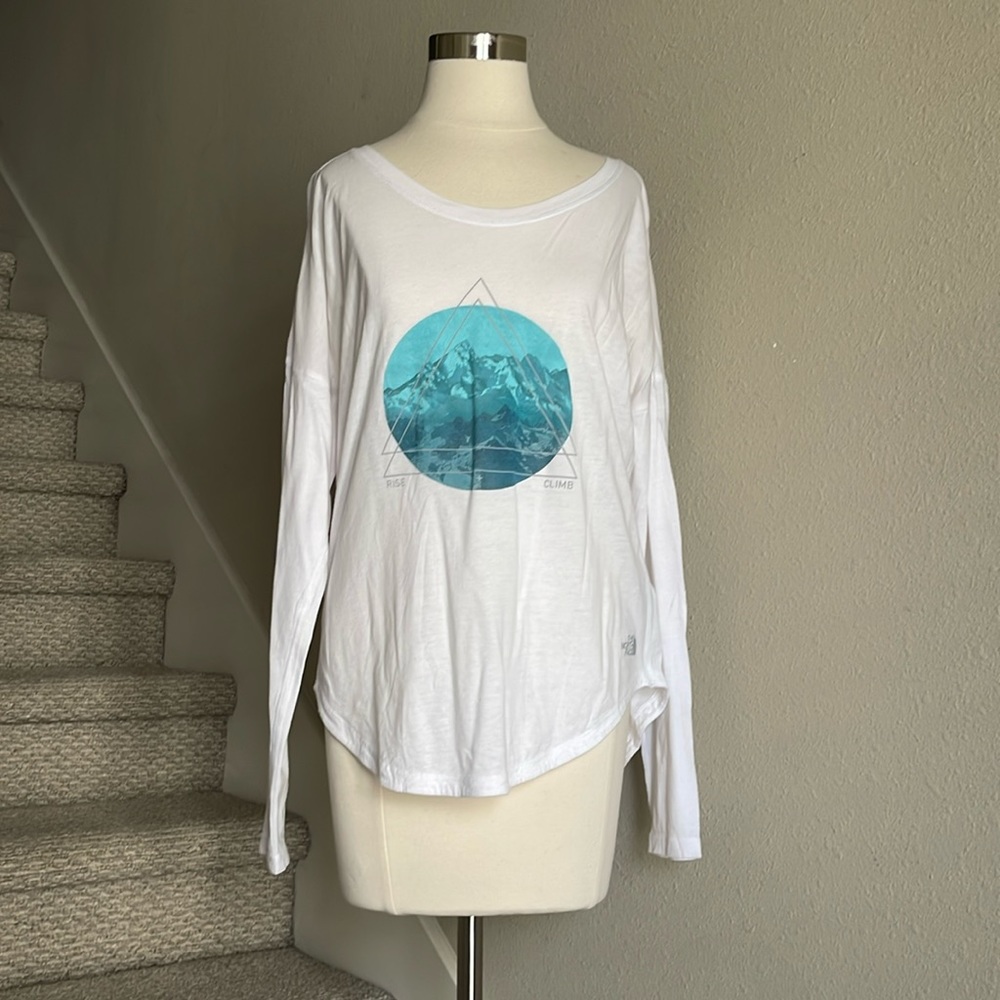 The North Face Sz M Mountain Print White Long-sleeve tshirt